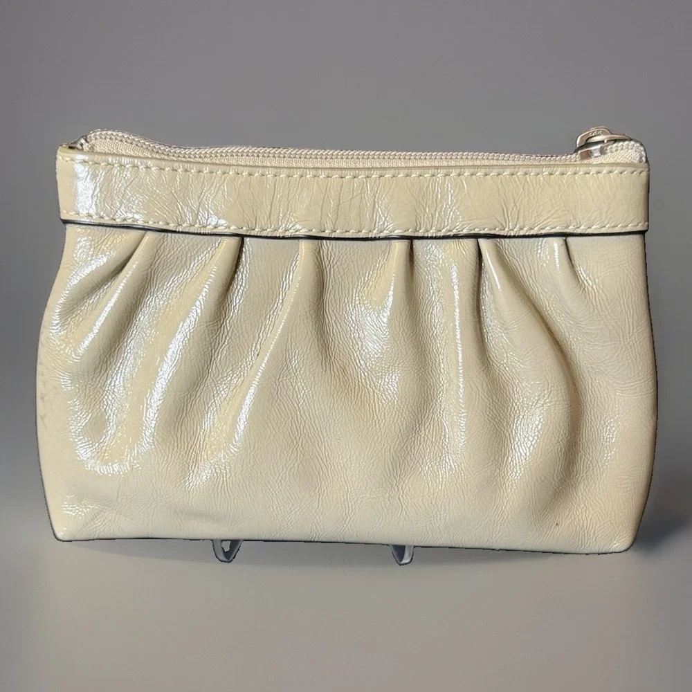 Coach Madison Pleated Patent Leather Wristlet Beige Cream Detachable Strap Y2K